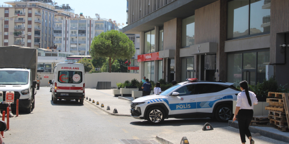Apartmanın merdivenlerinden düşen yaşlı adam hastanelik oldu..