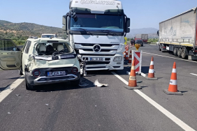 TIR, OTOMOBİLE ARKADAN ÇARPTI: 3 YARALI