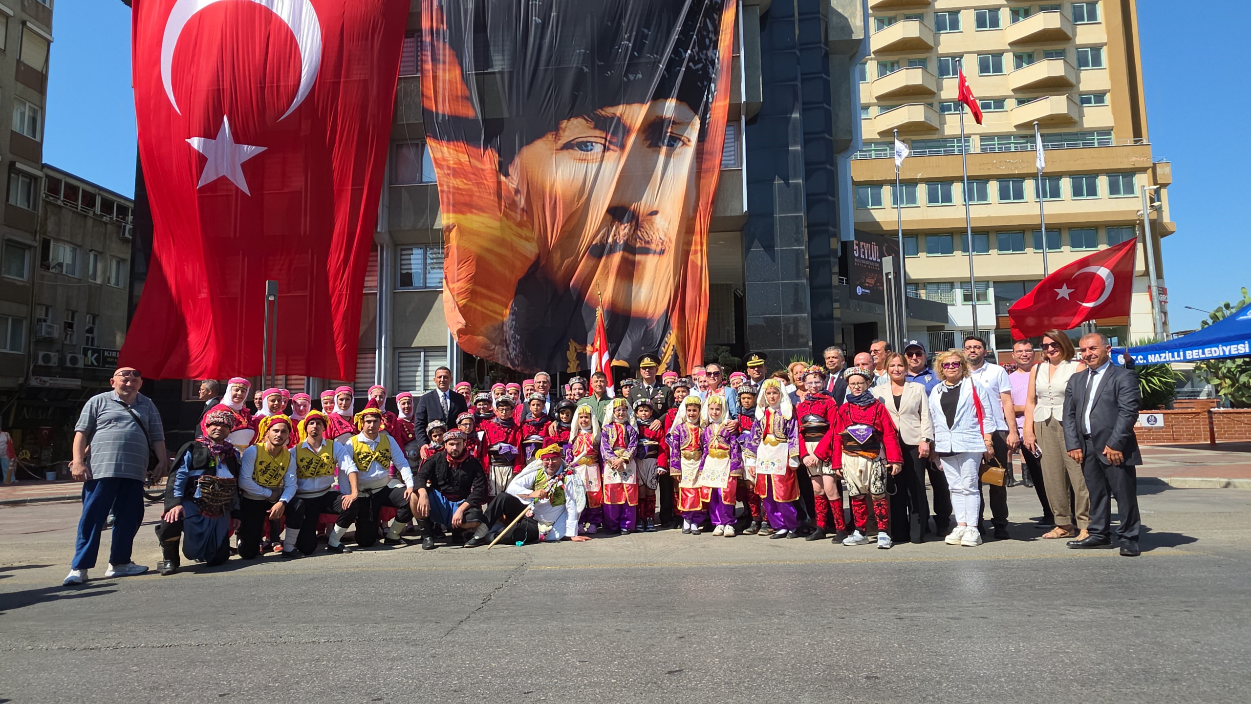 NAZİLLİ, KURTULUŞ GÜNÜNÜ COŞKUYLA KUTLADI