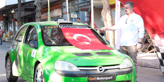 Buharkent’te yarış, ’seremonik start’ ile başladı..