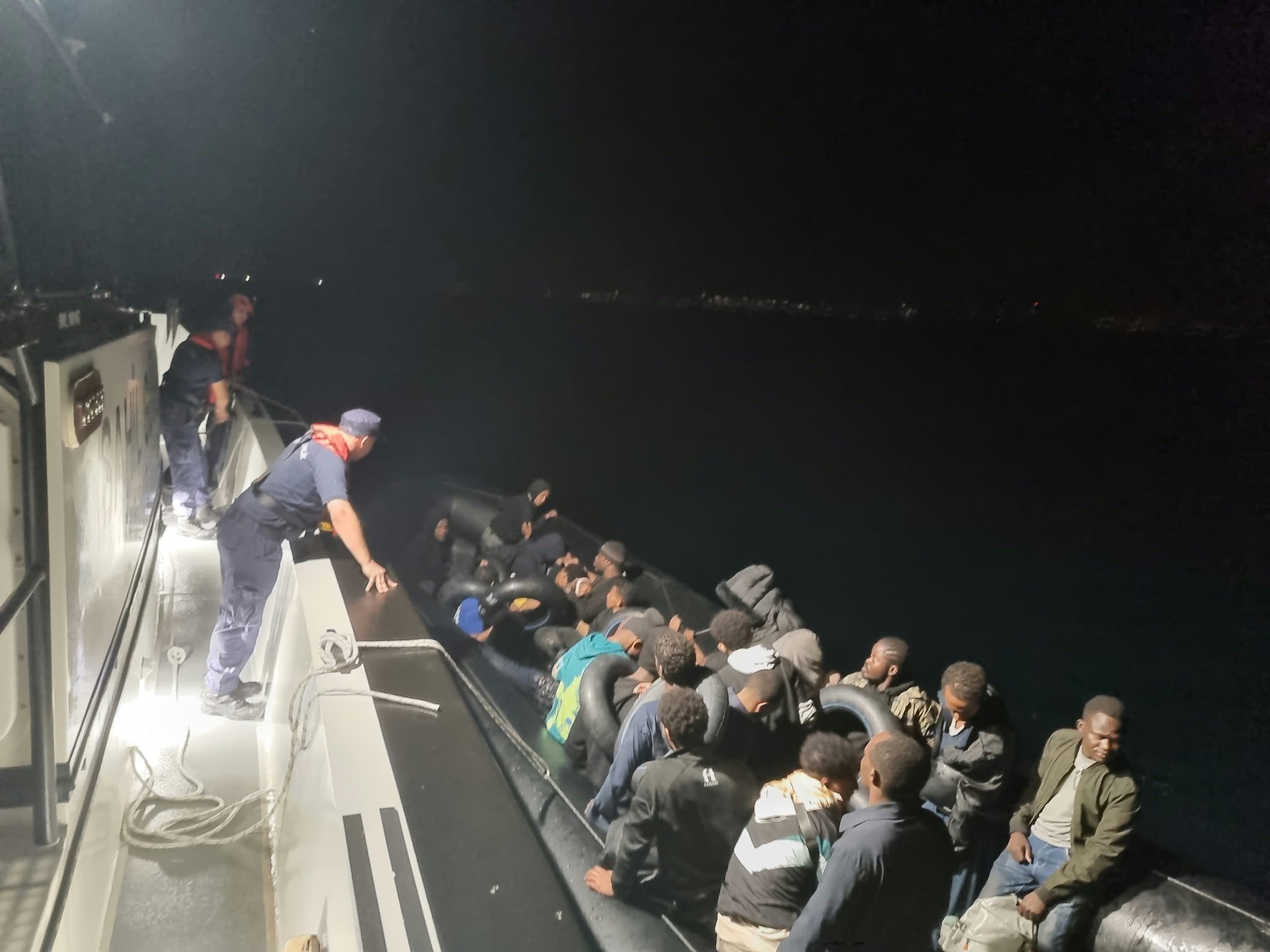 DİDİM'DE 32 DÜZENSİZ GÖÇMEN YAKALANDI