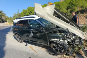 SÖKE'DE OTOMOBİL BARİYERE ÇARPTI: 1 YARALI
