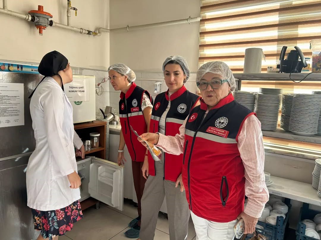 NAZİLLİ'DE OKUL VE ÖĞRETMENEVİ YEMEKHANELERİNE HİJYEN DENETİMİ