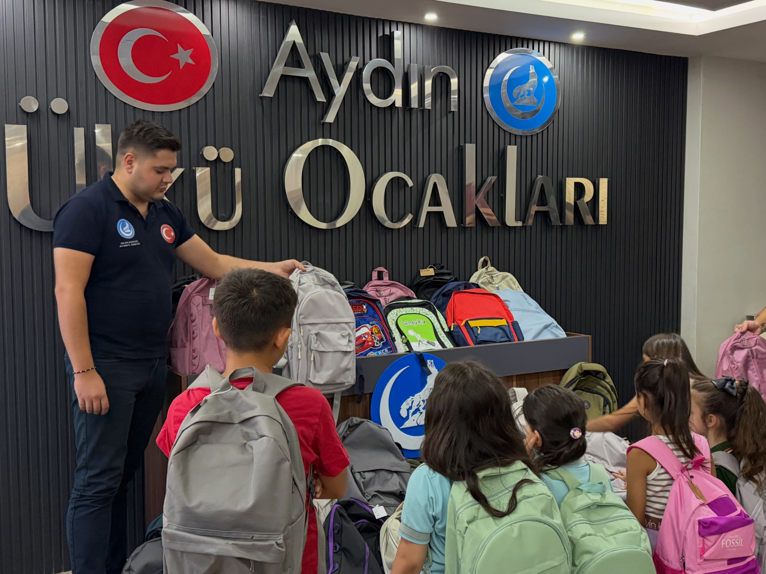 ÜLKÜCÜLERDEN ÖĞRENCİLERE KIRTASİYE DESTEĞİ