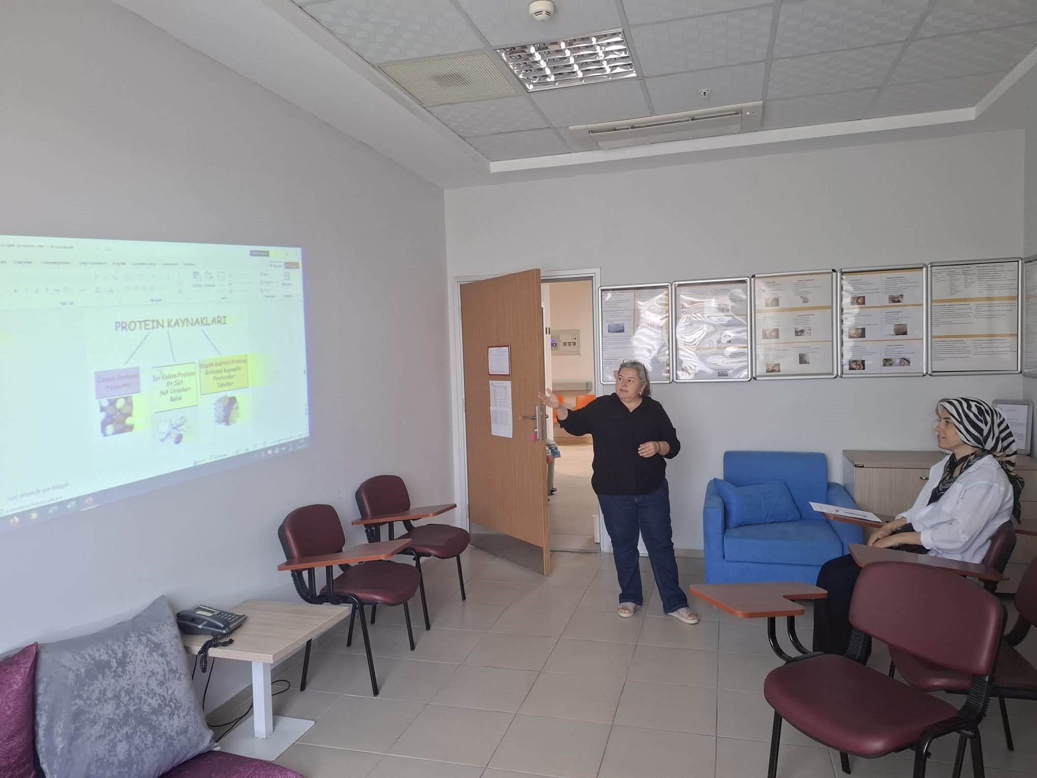 KARPUZLU DEVLET HASTANESİ ANNE SAĞLIĞININ ÖNEMİNE DİKKAT ÇEKTİ