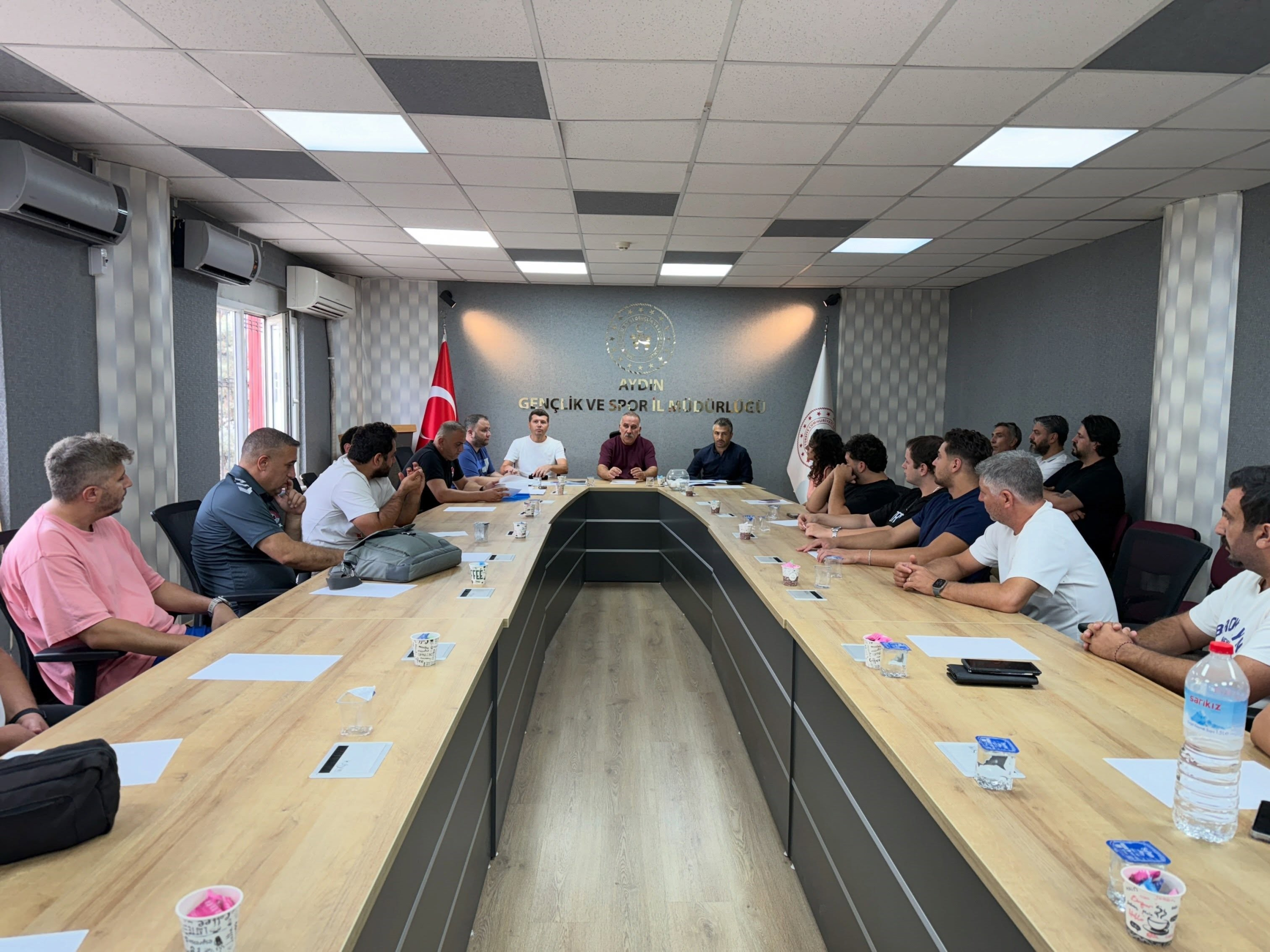 AYDIN'DA BASKETBOLDA YENİ SEZON HAZIRLIKLARI MASAYA YATIRILDI