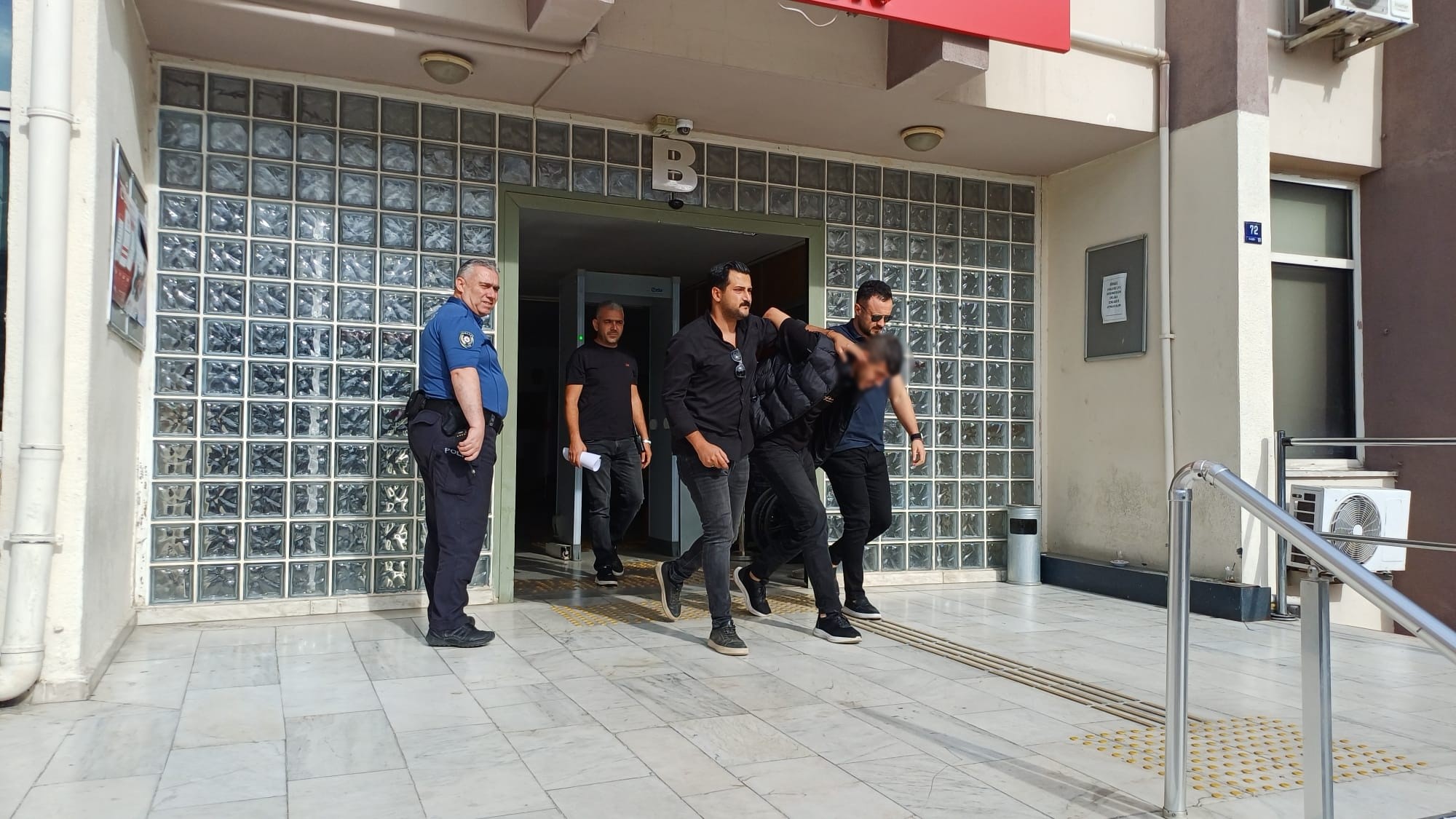İŞLETME KUNDAKLAYAN ŞÜPHELİ TUTUKLANDI