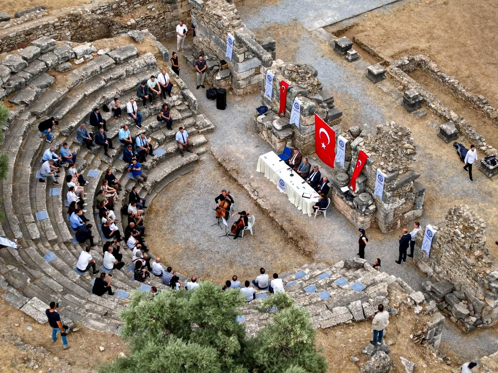 ADÜ YÖNETİM KURULU VE SENATO TOPLANTISI NYSA ANTİK KENTİ'NDE GERÇEKLEŞTİRİLDİ