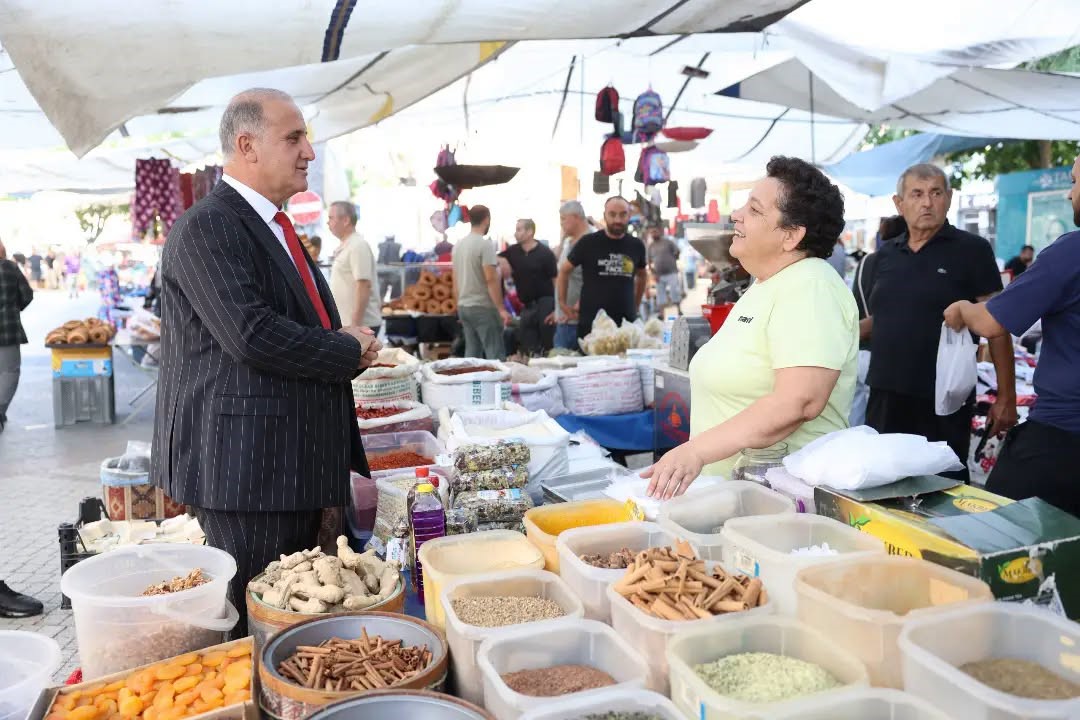 İNCİRLİOVA BELEDİYE BAŞKANI KAYA, PAZAR ESNAFI VE VATANDAŞLARLA BULUŞTU