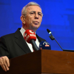 mansur-yavas-cankaya-belediyesi-onunde-konustu-televizyonlarda-kurduklari-mahkemelerle-mahkum-ediyorlar-jgvw